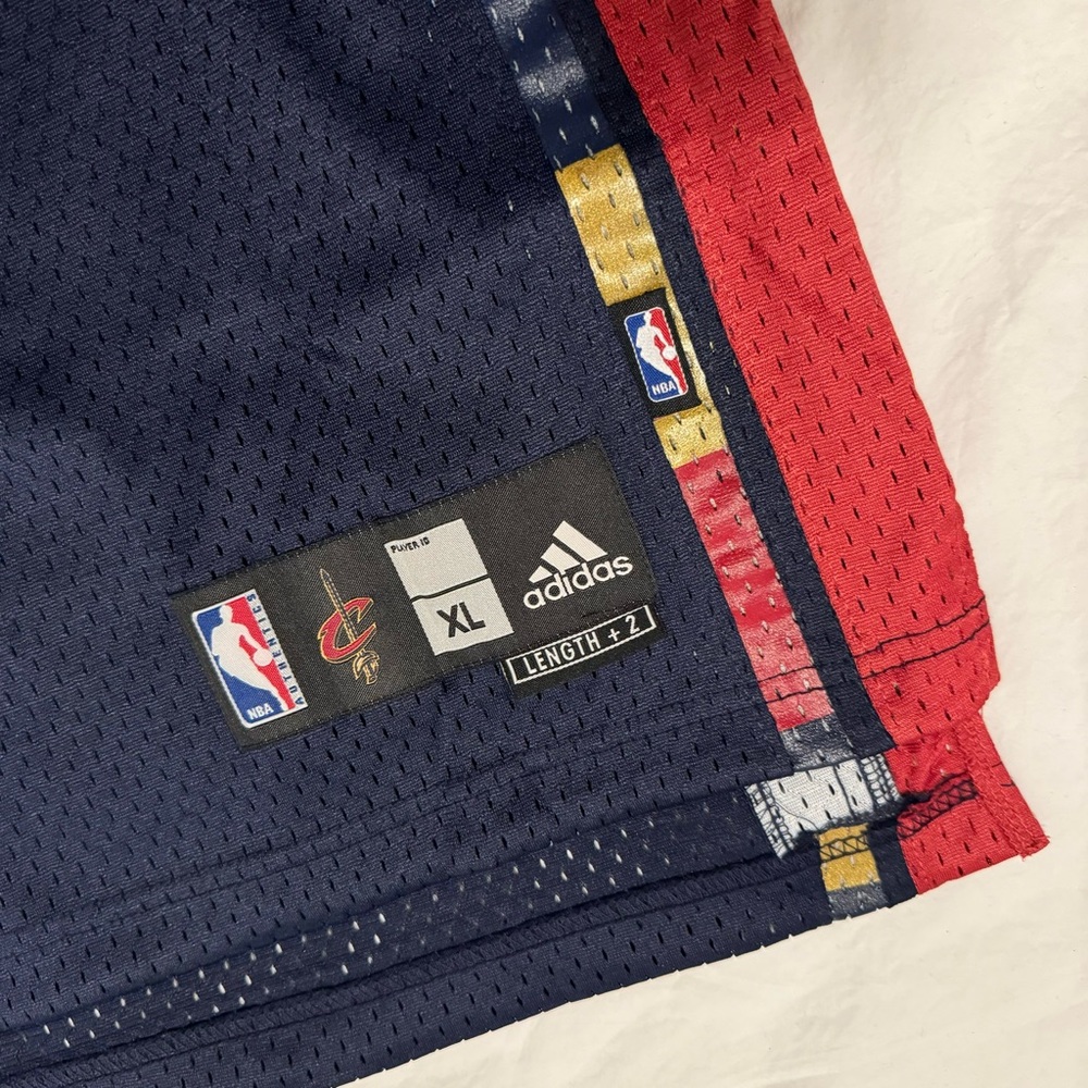 NWT Adidas Swingman LeBron James Cleveland Cavaliers Third Jersey Size XL - Picture 2 of 7